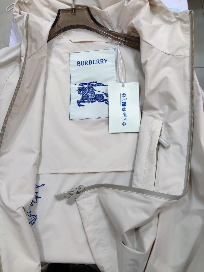 Burberry Outwear ZipUp 103780