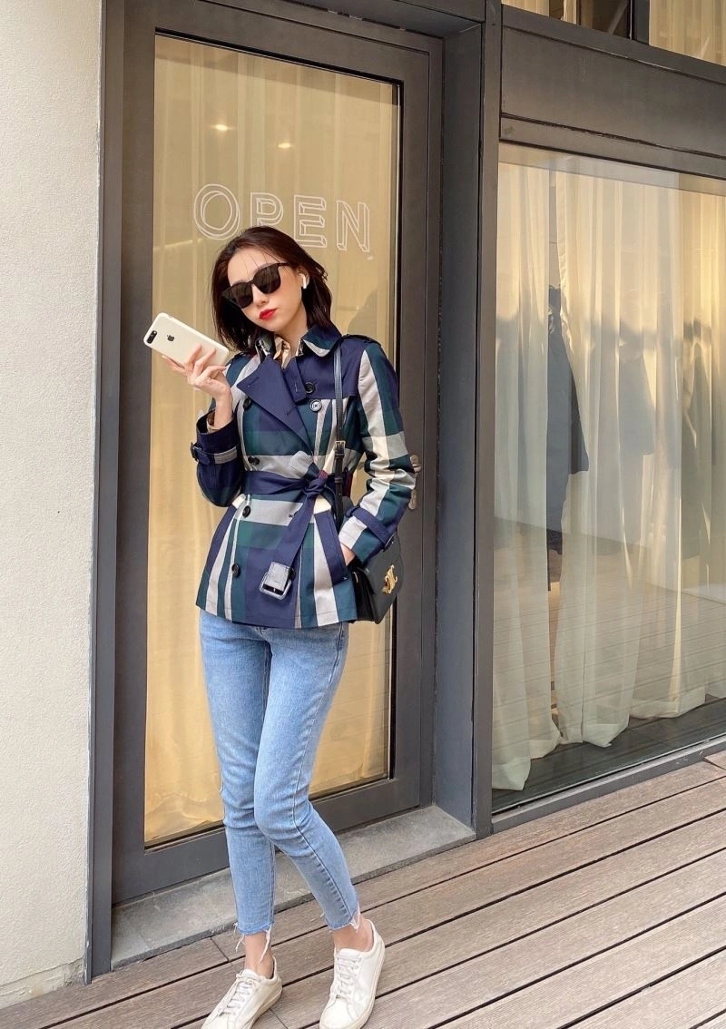 Breathable Burberry Outwear 103738