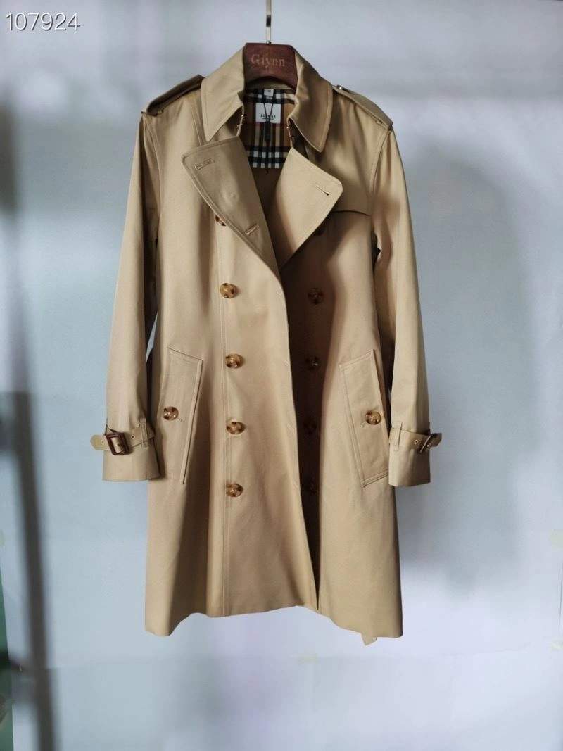 Effortless Burberry Outwear 103735