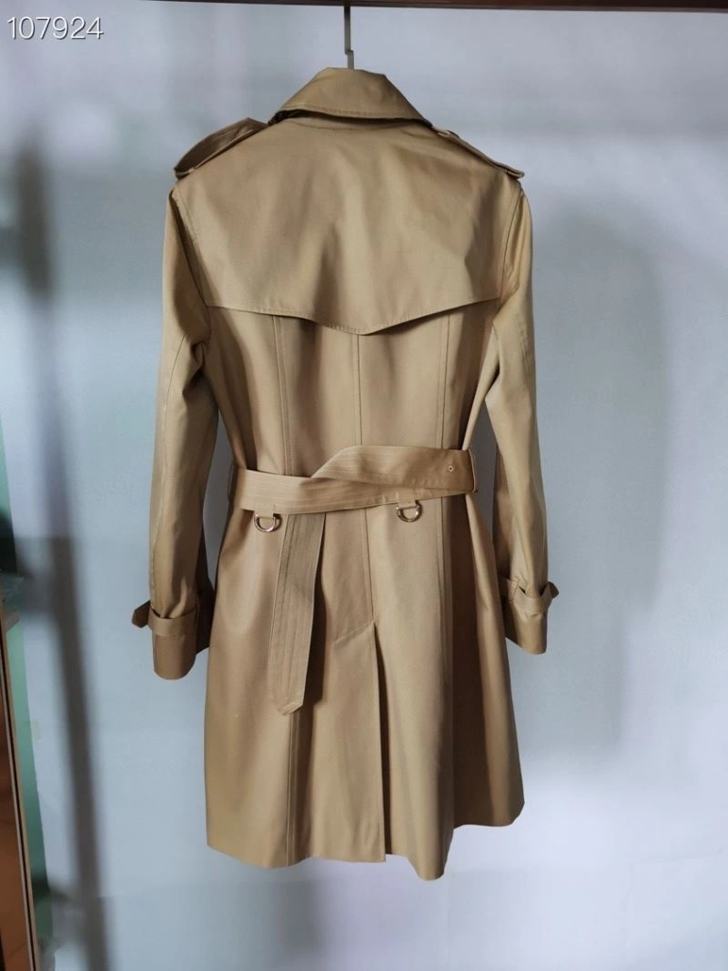 Effortless Burberry Outwear 103735