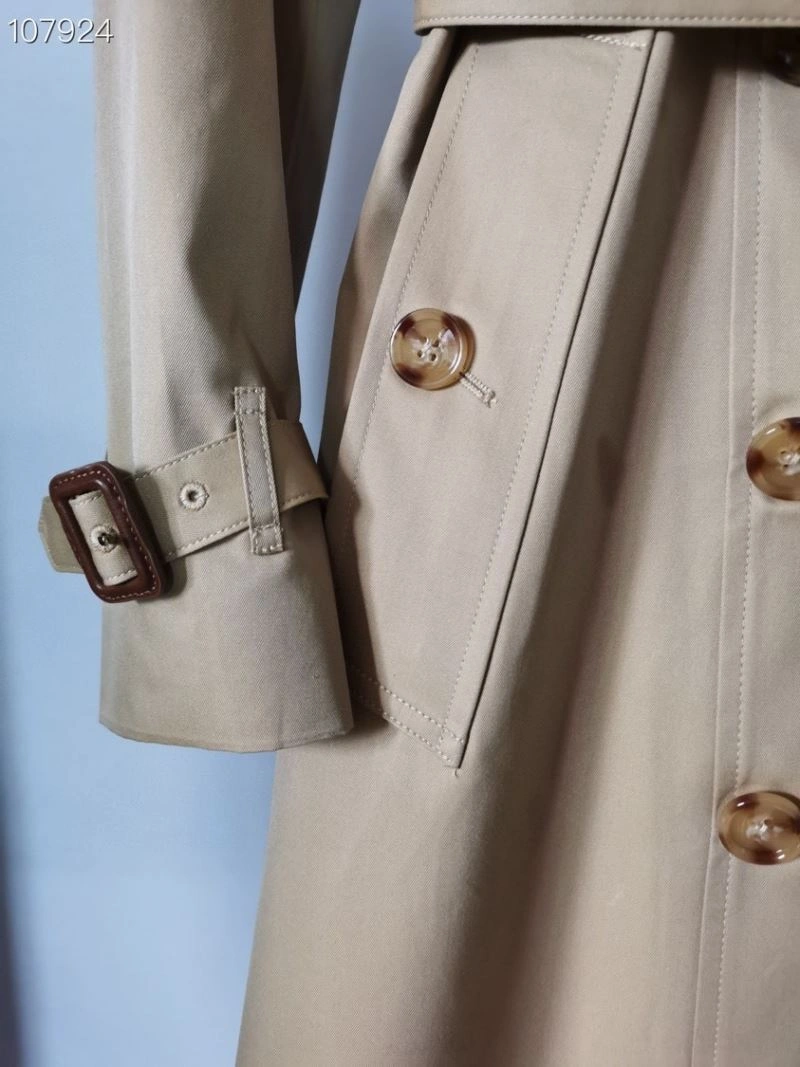 Effortless Burberry Outwear 103735