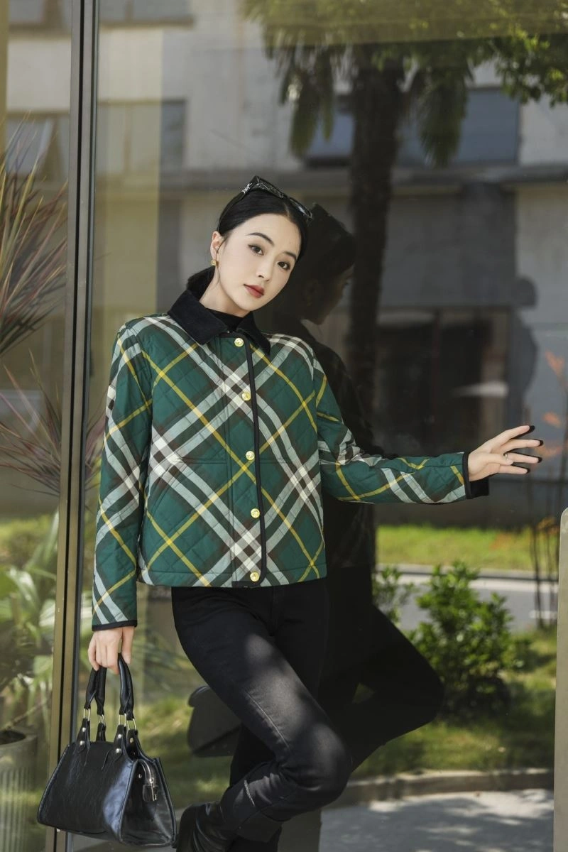 Versatile Burberry Outwear 103705