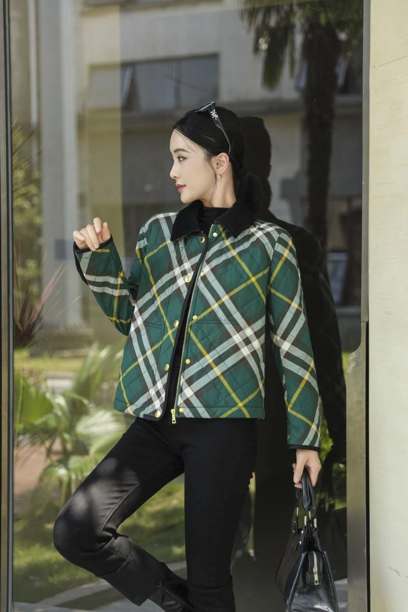 Versatile Burberry Outwear 103705