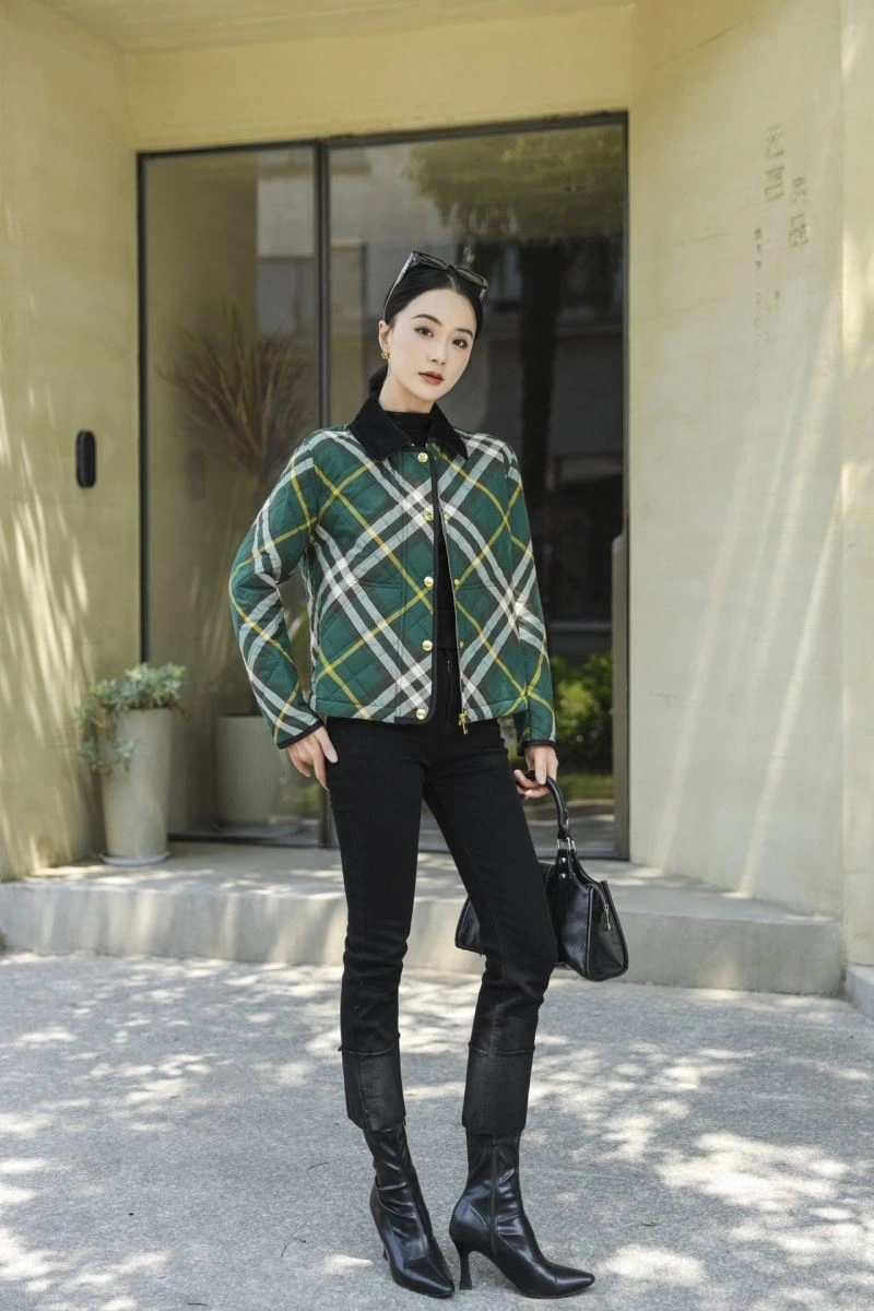 Versatile Burberry Outwear 103705
