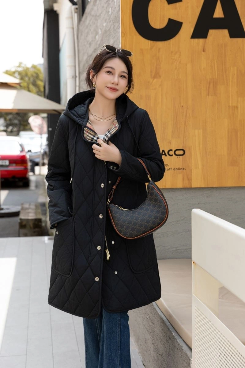 Minimalist Burberry Outwear 103708