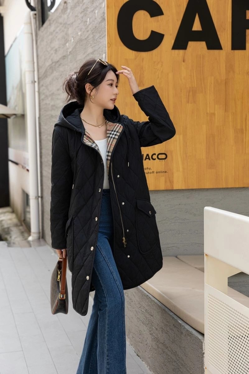 Minimalist Burberry Outwear 103708