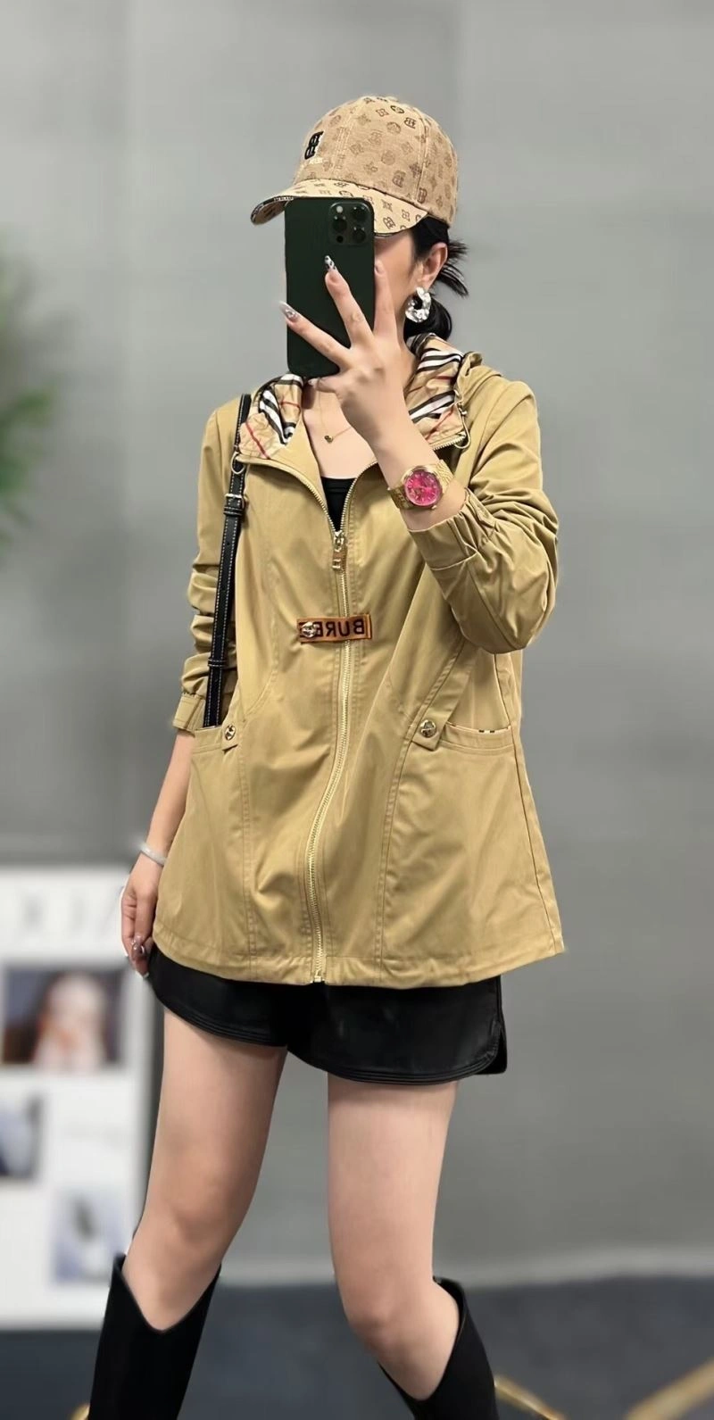 Burberry Outwear Chic 103703