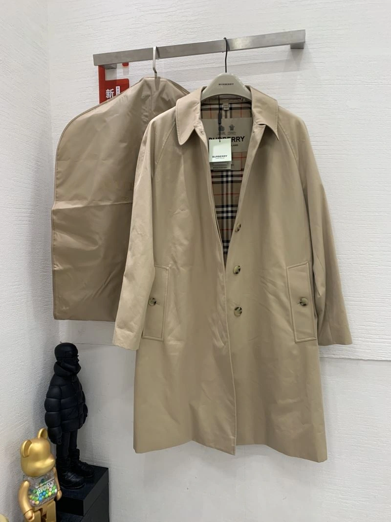 Unisex Burberry Outwear 103687