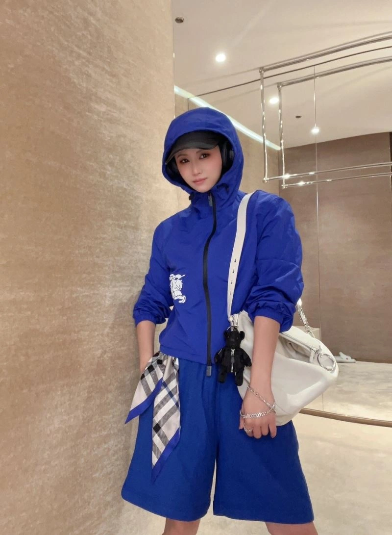 HighPerformance Burberry Outwear 103685