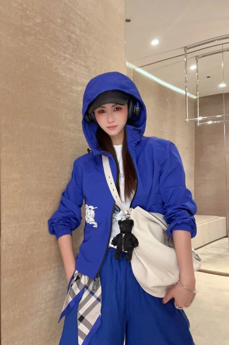 HighPerformance Burberry Outwear 103685