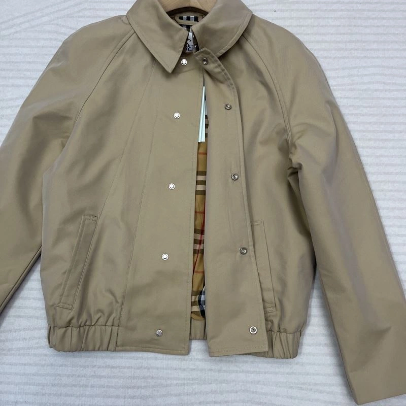 Burberry Outwear Classic 103680