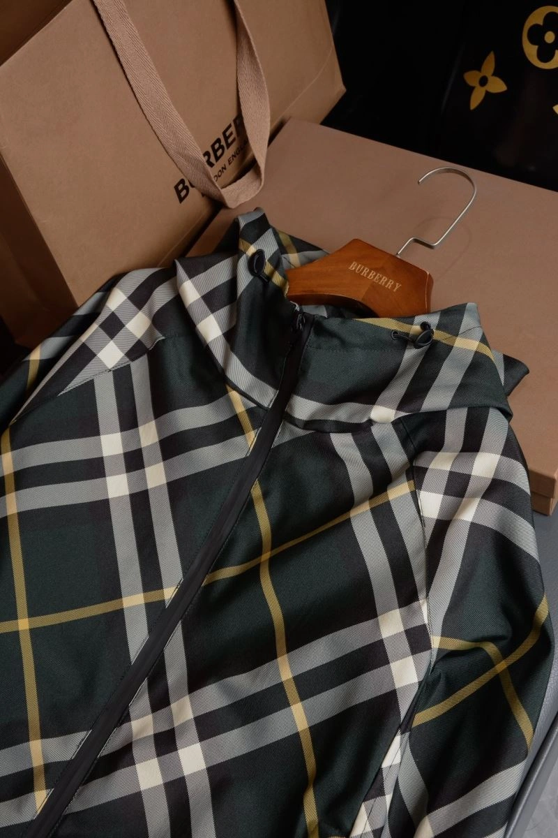 Unisex Burberry Outwear 103709