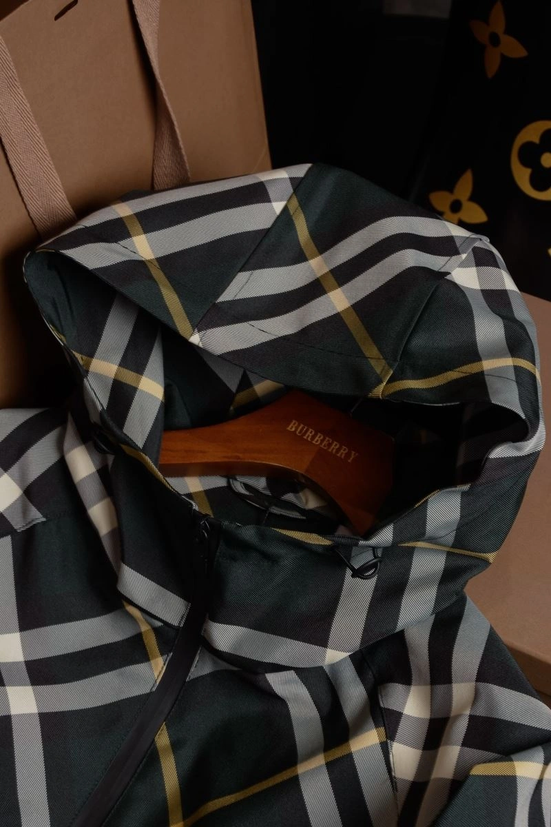 Unisex Burberry Outwear 103709