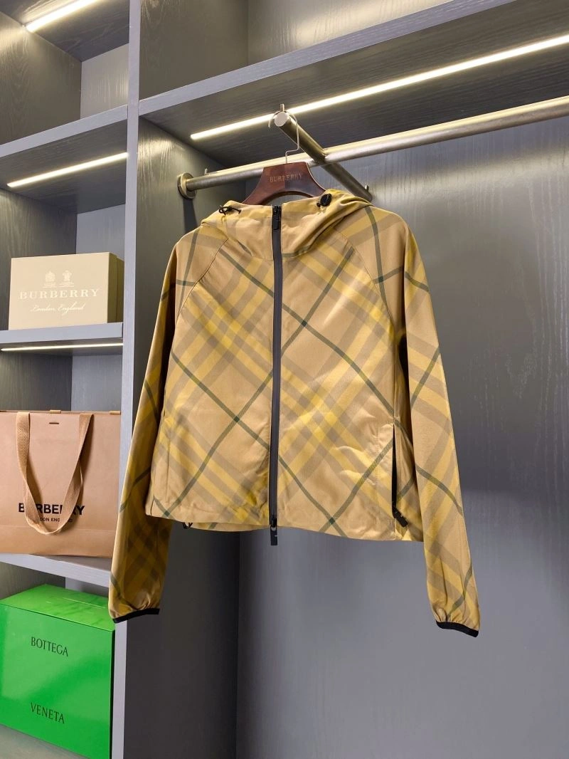 Upgraded Burberry Outwear 103668