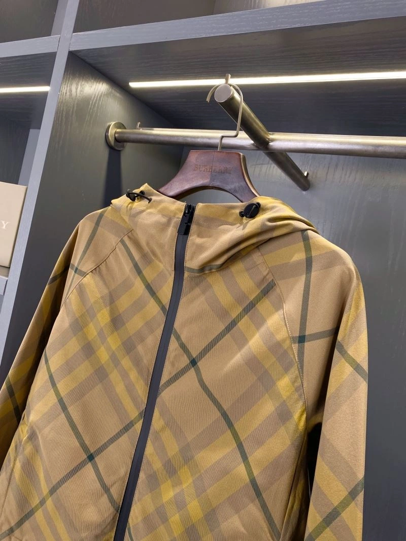 Upgraded Burberry Outwear 103668