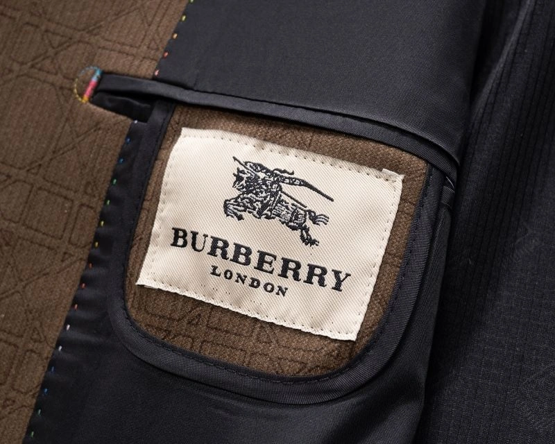 Burberry Outwear ComfortFit 99400
