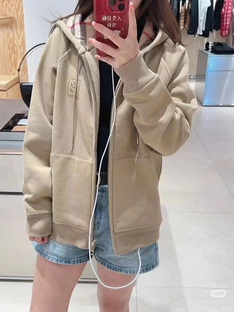 Lightweight Burberry Outwear 103120
