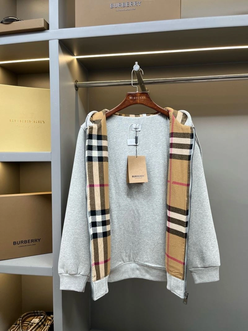 Sleek Burberry Outwear 103132