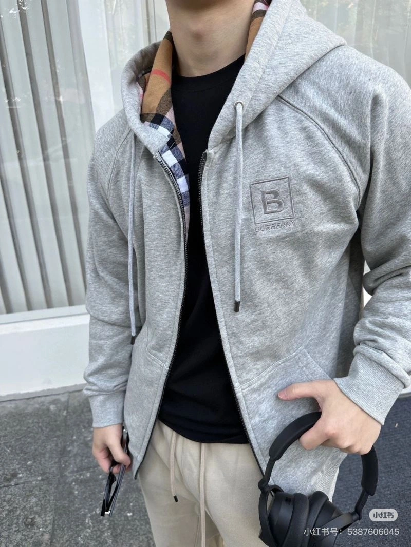 Sleek Burberry Outwear 103132