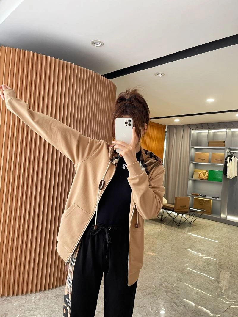 Chic Burberry Outwear 103135