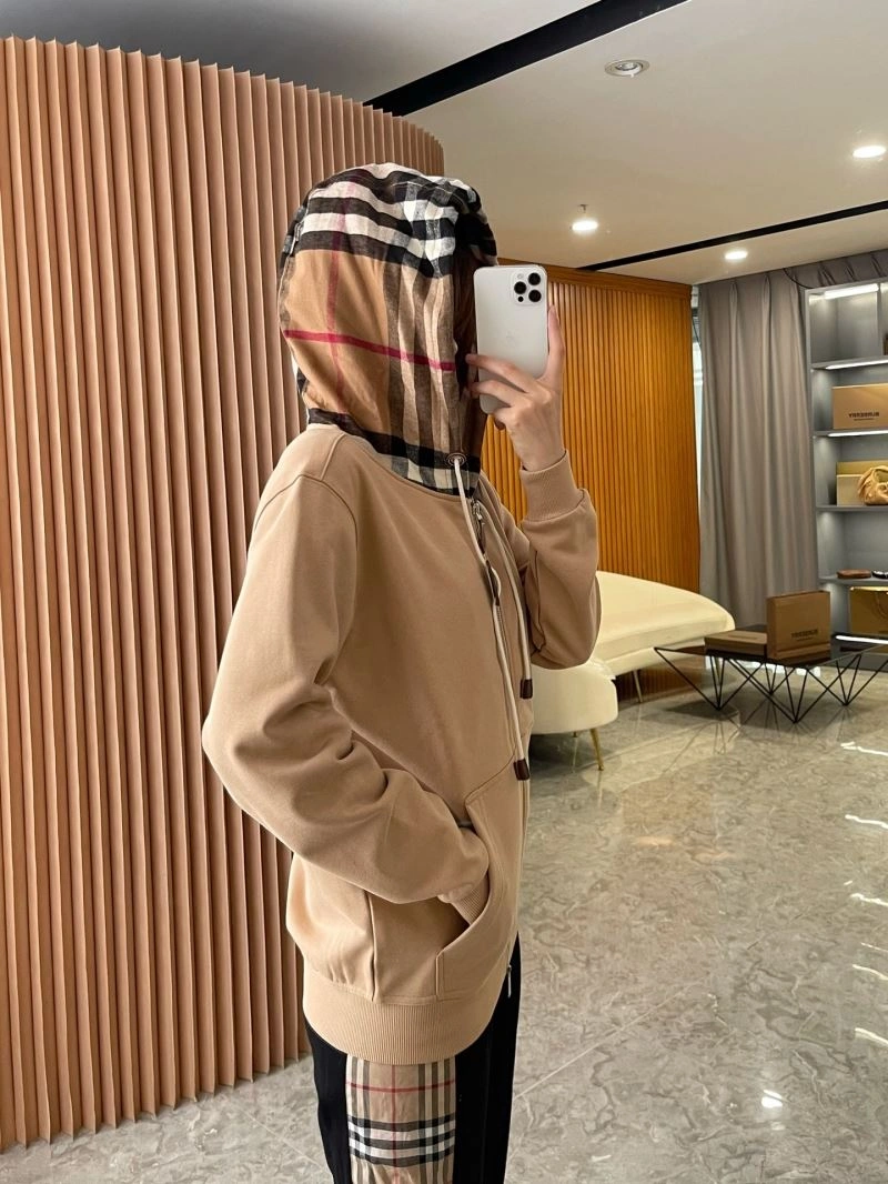 Chic Burberry Outwear 103135