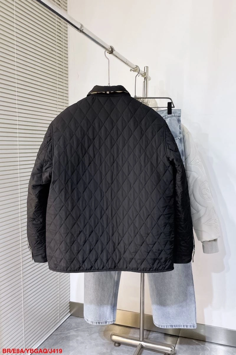 Minimalist Burberry Outwear 105589
