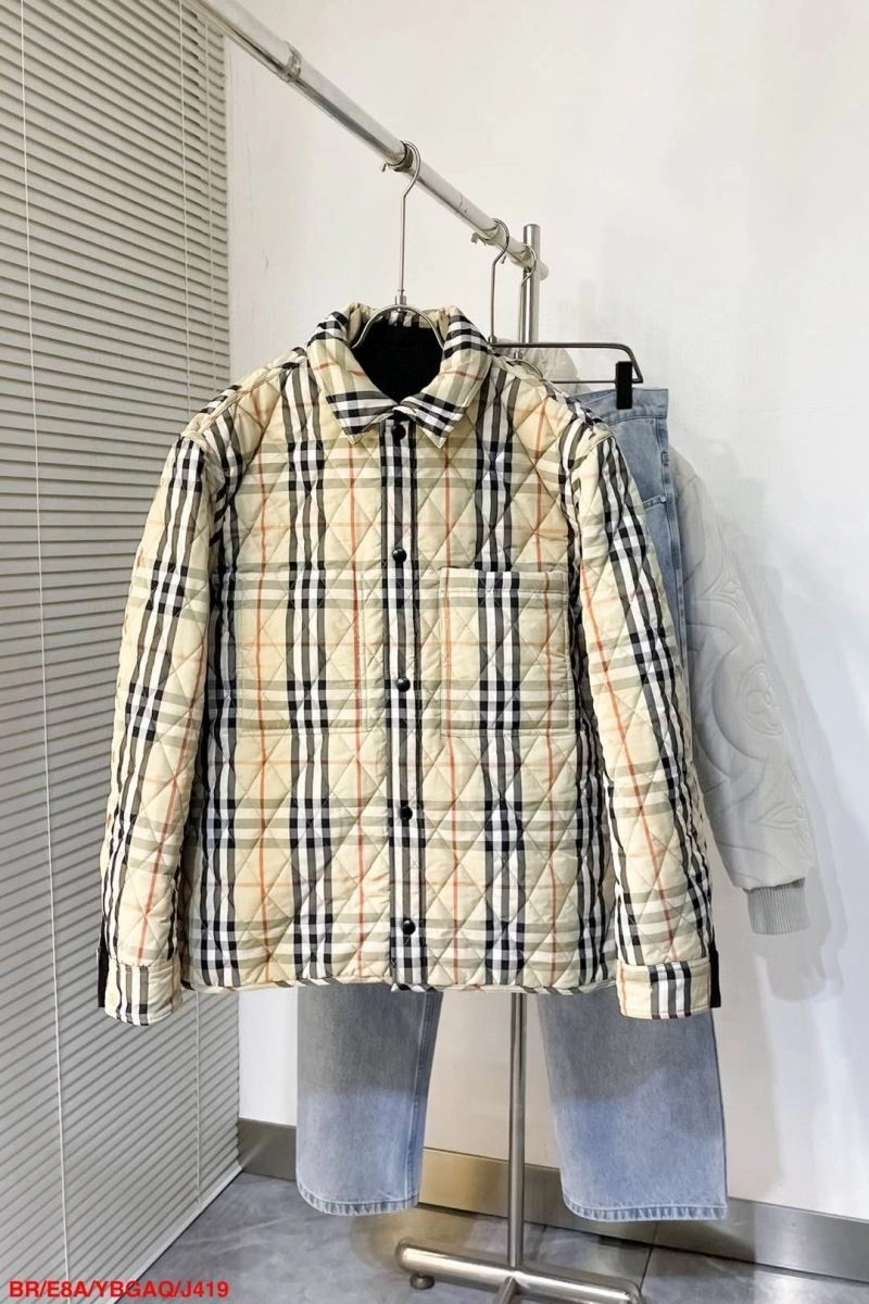 Minimalist Burberry Outwear 105589
