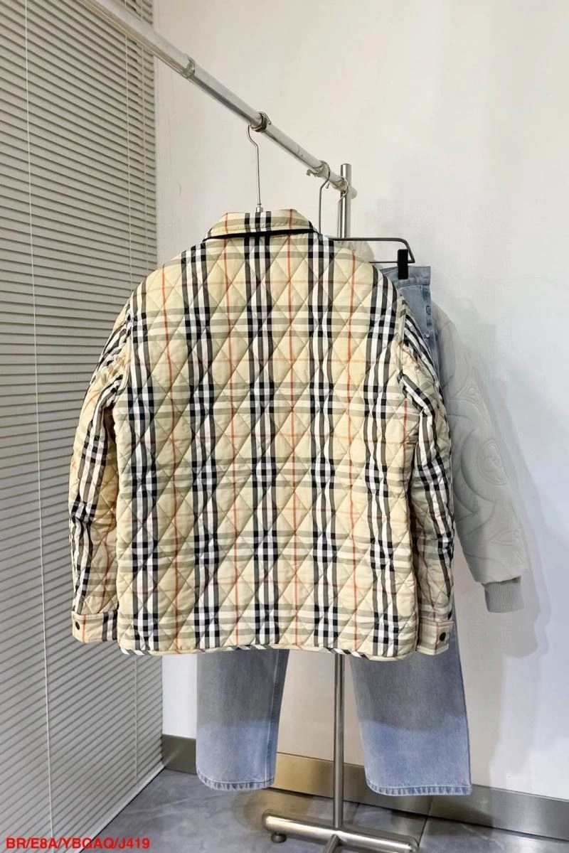 Minimalist Burberry Outwear 105589