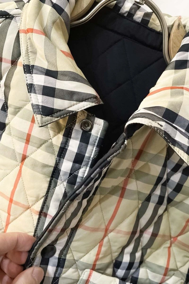 Minimalist Burberry Outwear 105589