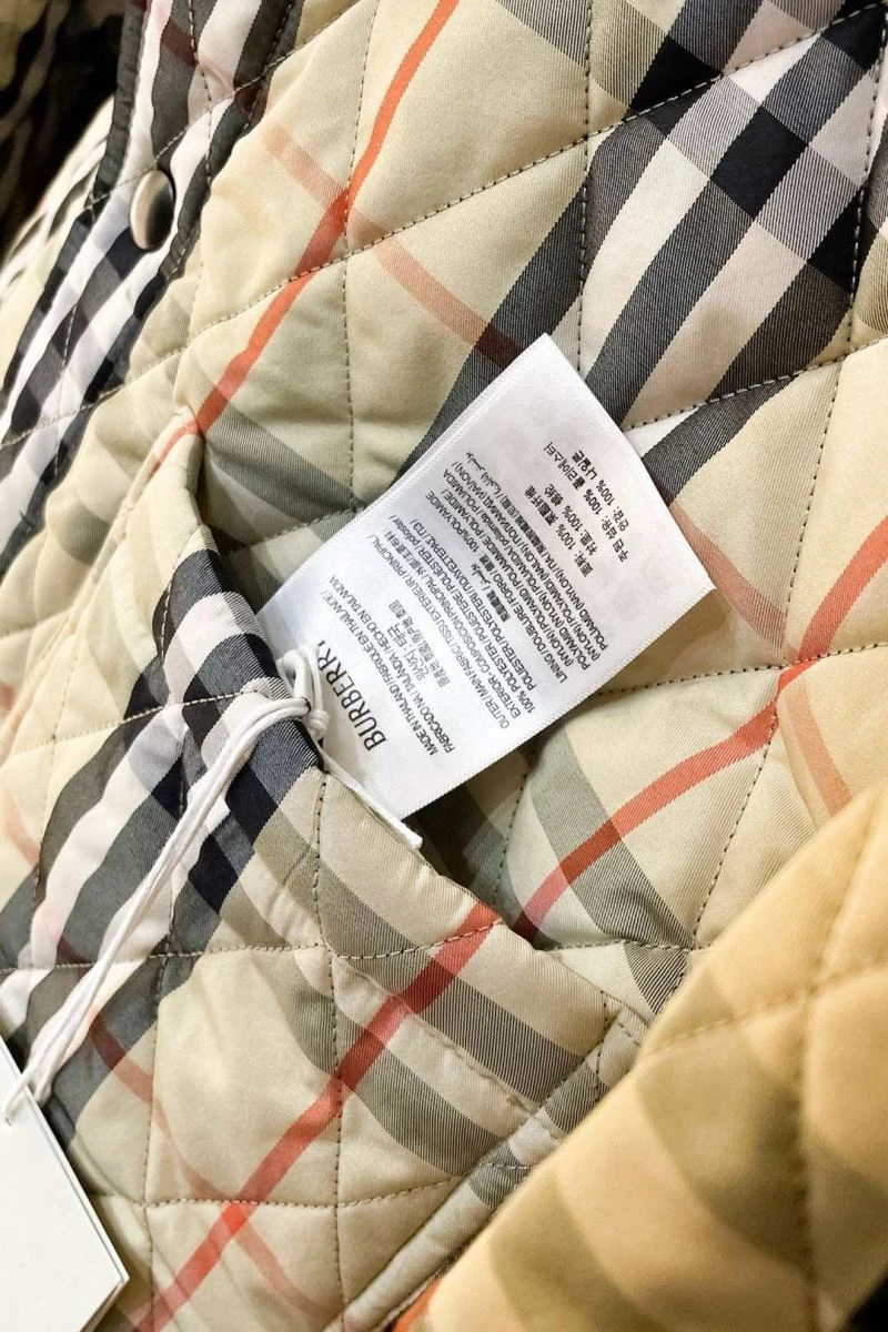Minimalist Burberry Outwear 105589