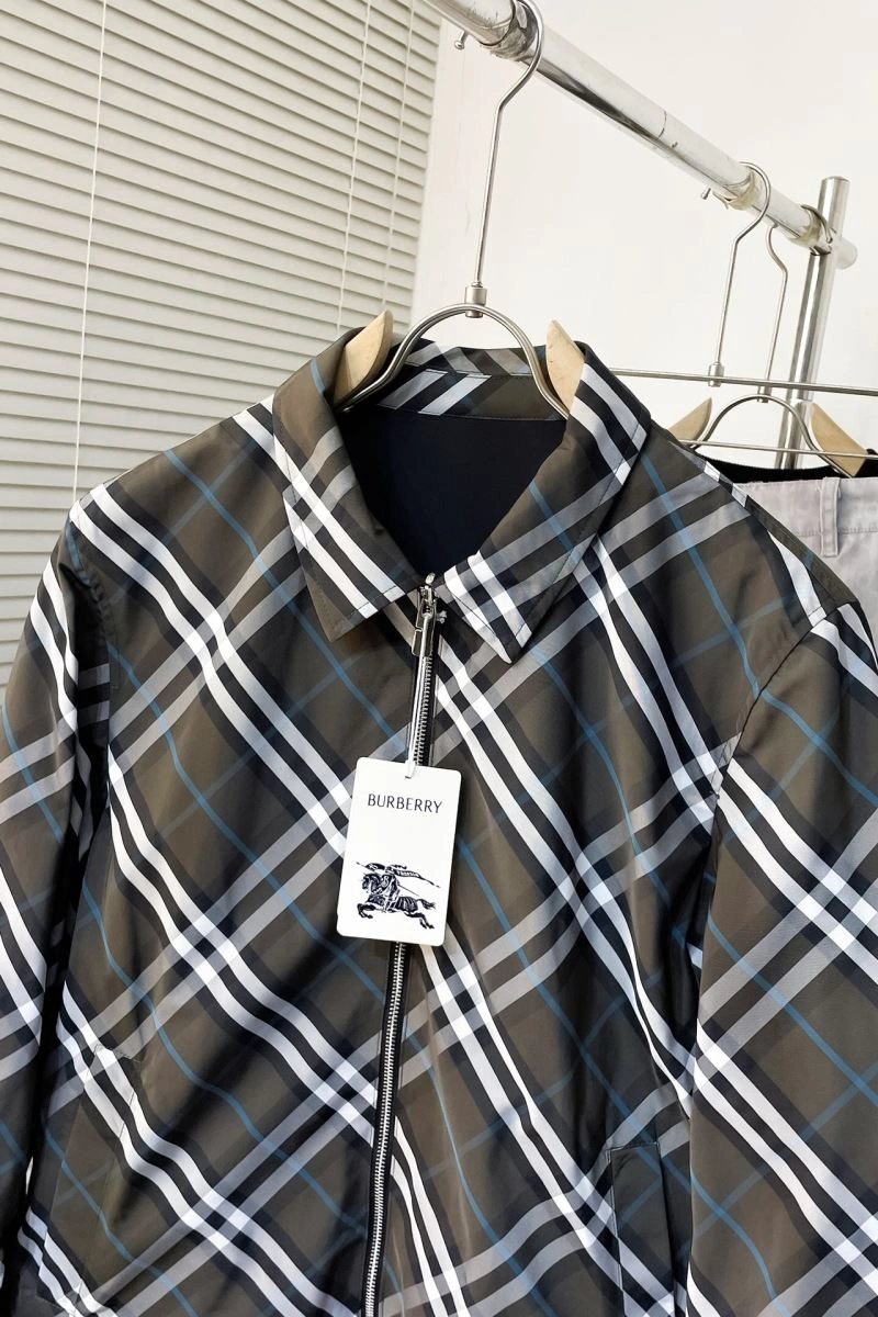 Effortless Burberry Outwear 105606