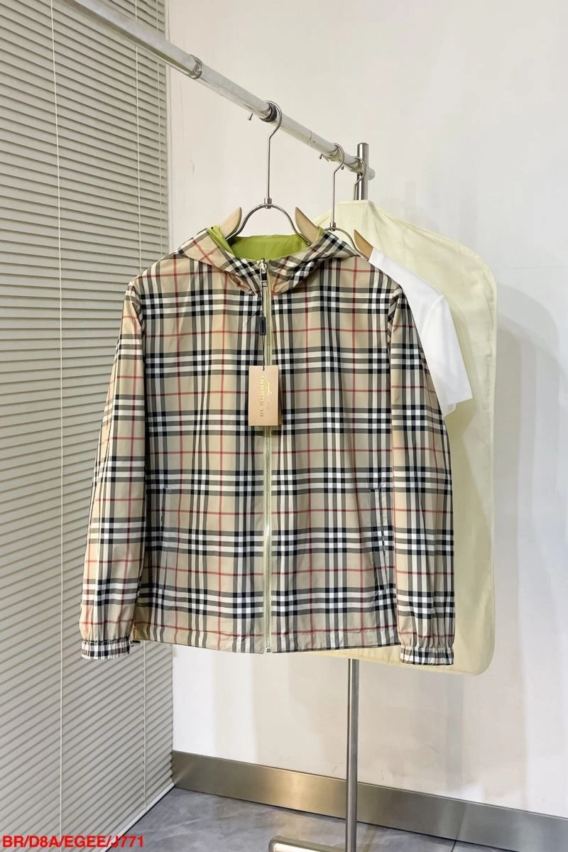 Burberry Outwear Compact 105615