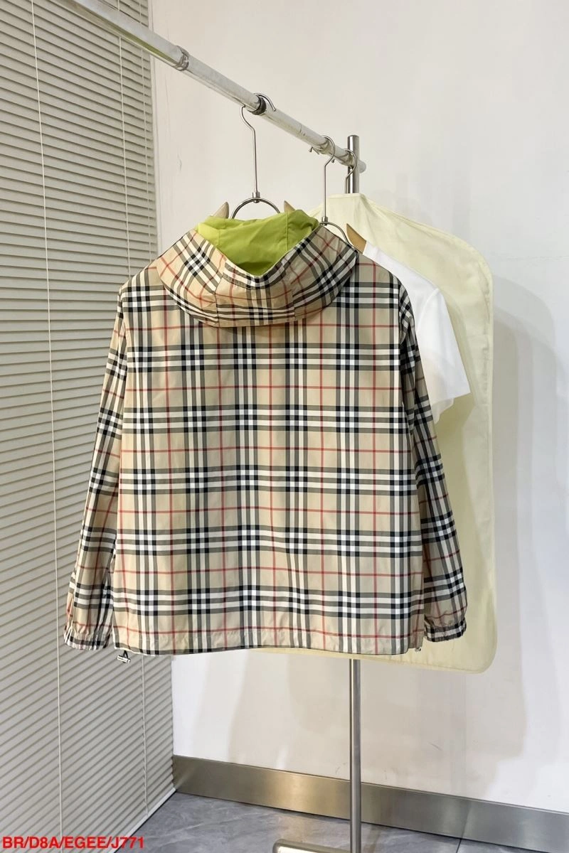 Burberry Outwear Compact 105615