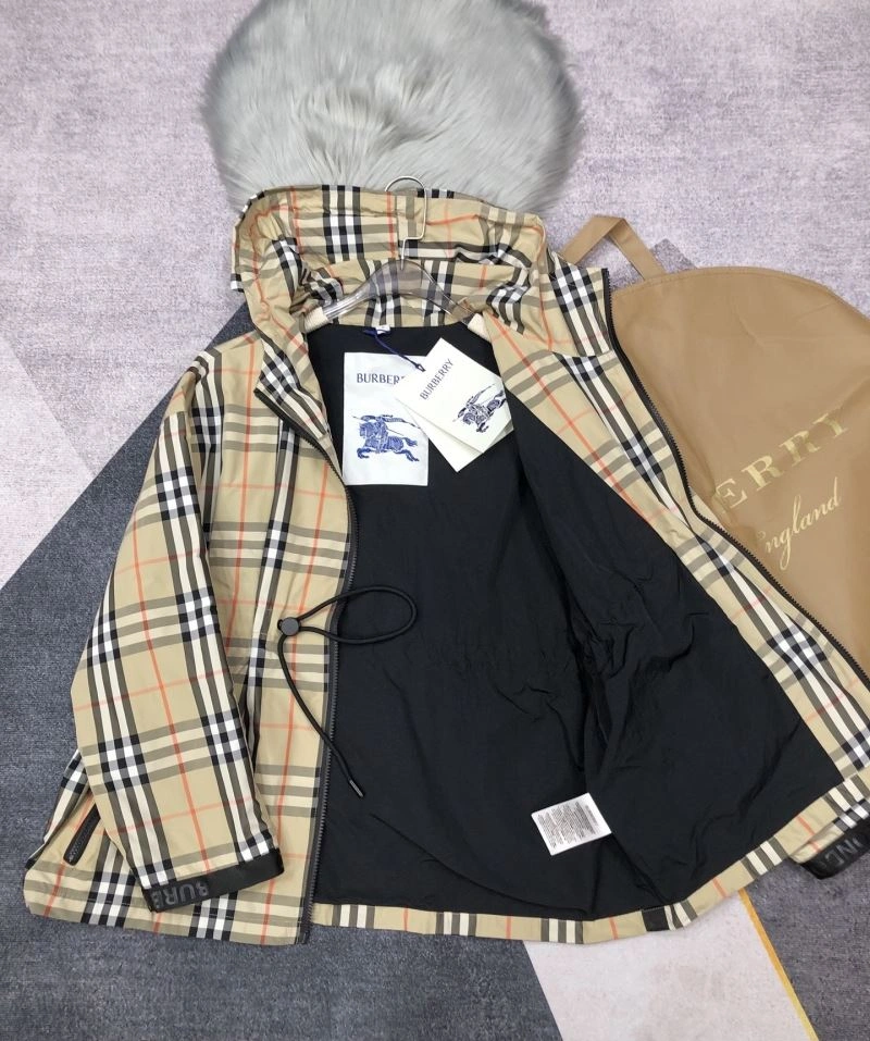 Burberry Outwear Packable 105574
