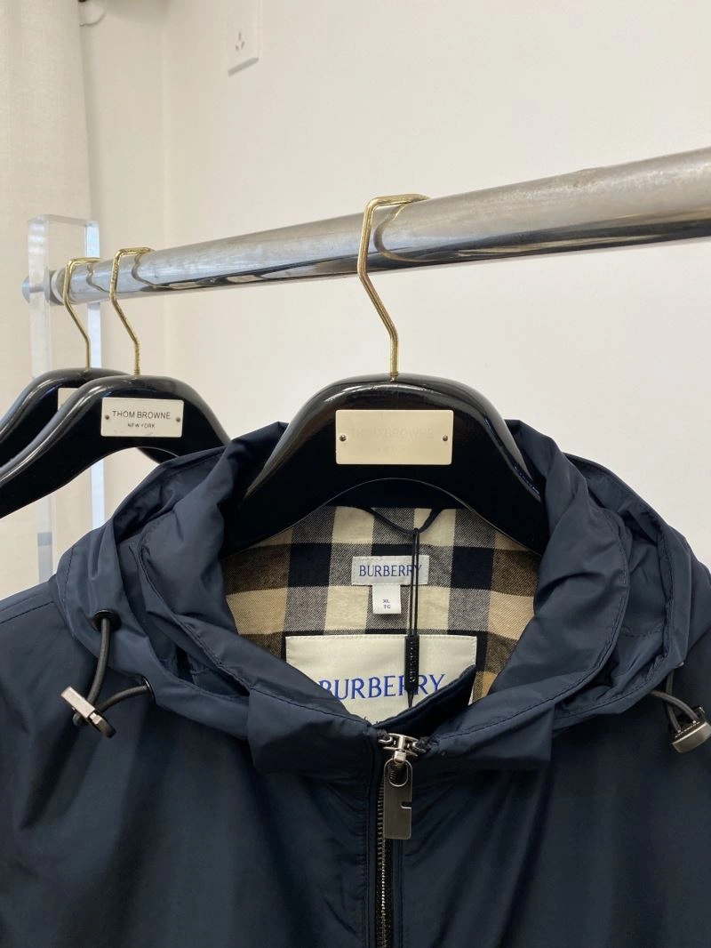 Breathable Burberry Outwear 105579