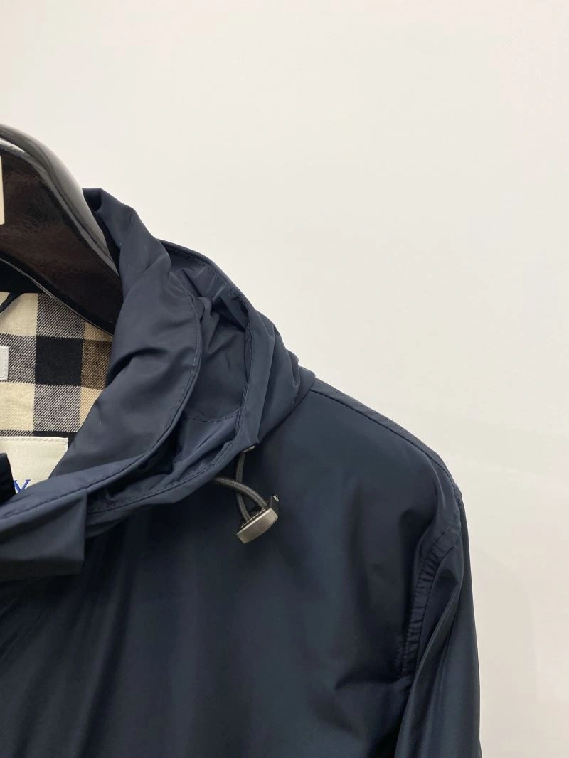 Breathable Burberry Outwear 105579