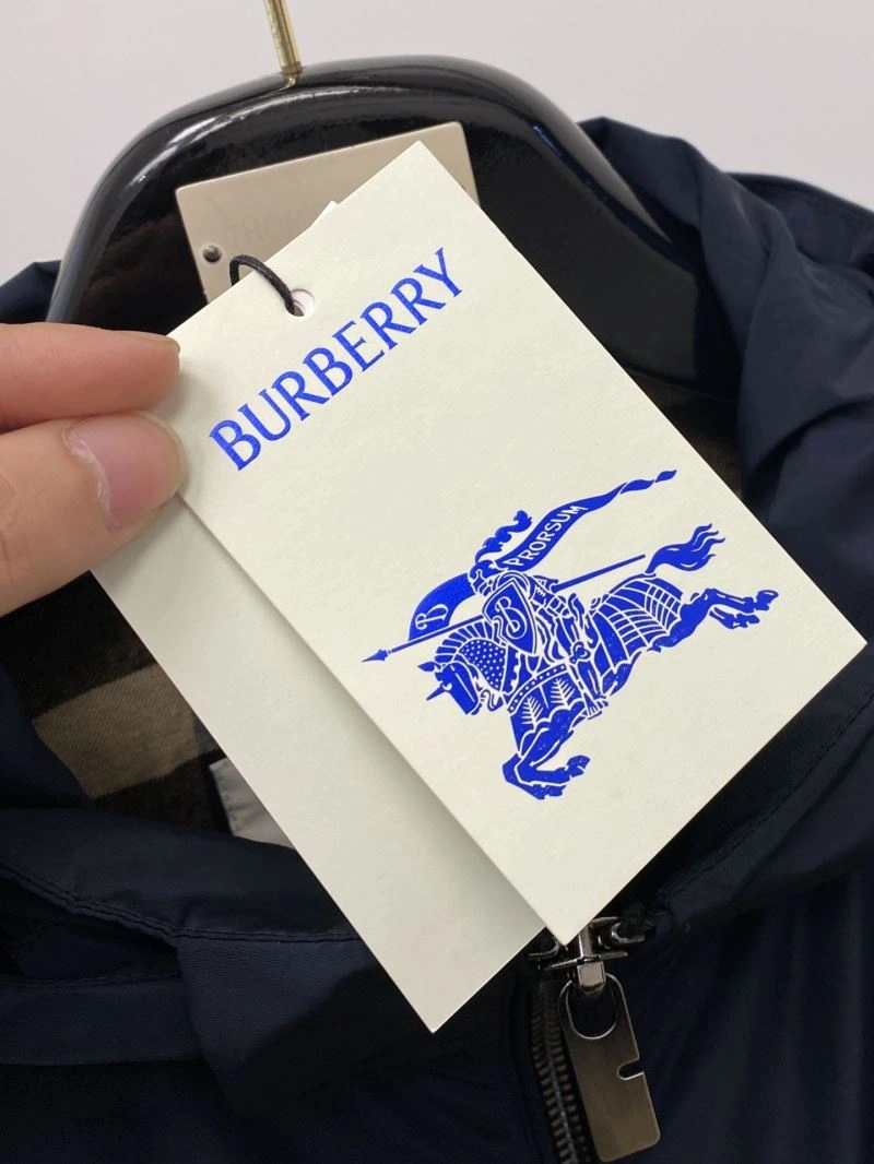 Breathable Burberry Outwear 105579