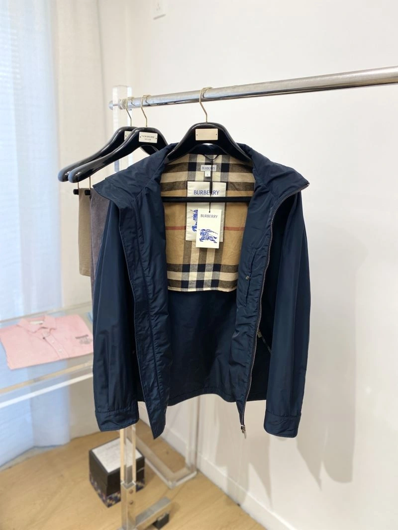 Breathable Burberry Outwear 105579