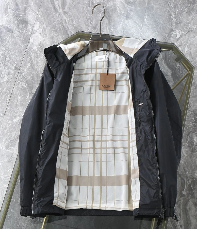 Lightweight Burberry Outwear 105580