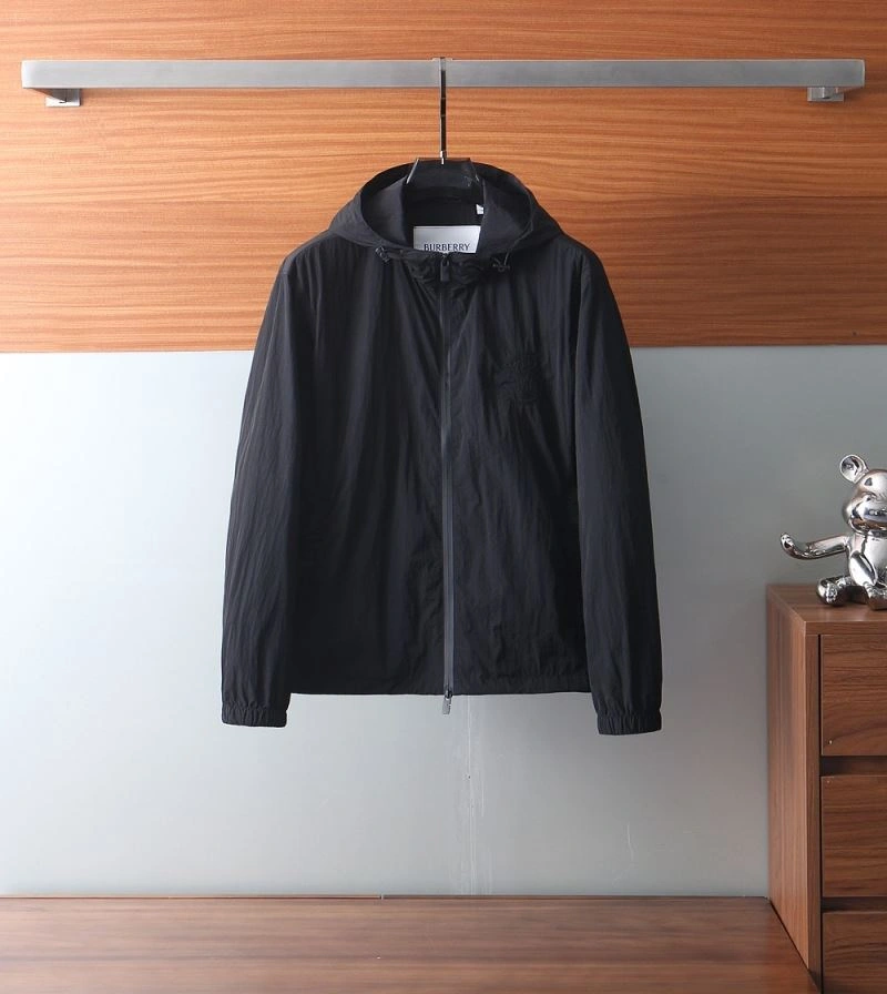 Supportive Burberry Outwear 105556