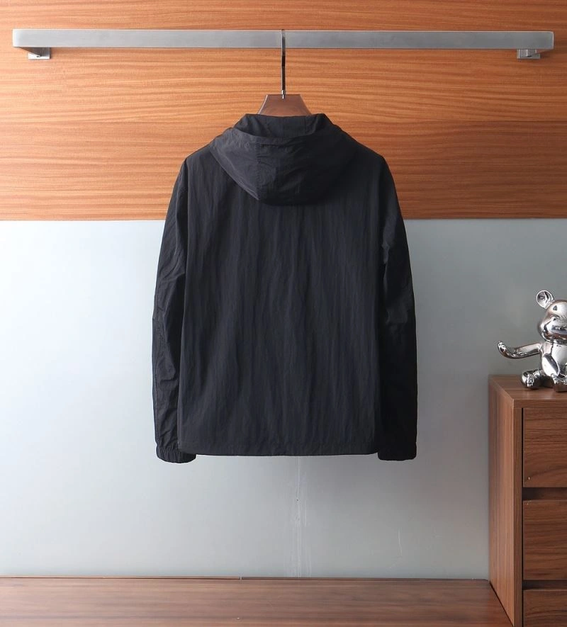 Supportive Burberry Outwear 105556