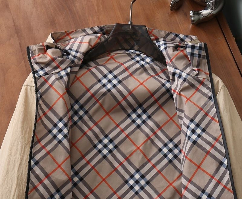 Chic Burberry Outwear 105542