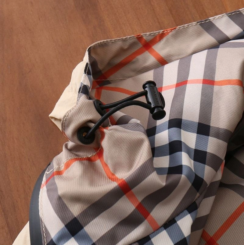 Chic Burberry Outwear 105542
