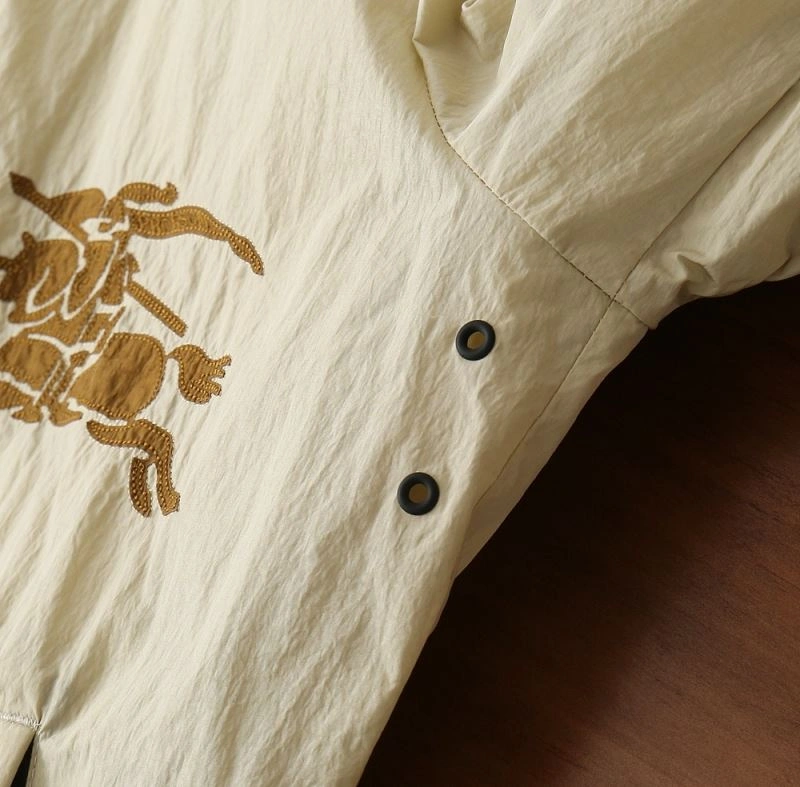 ZipUp Burberry Outwear 105550