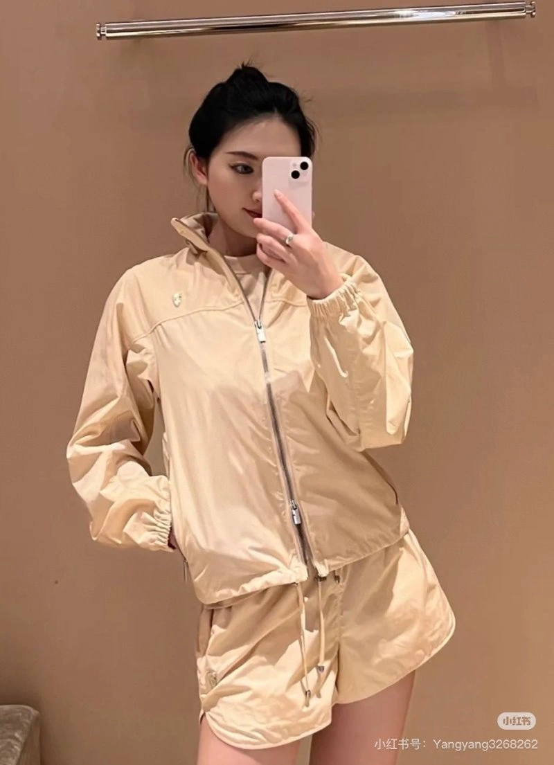 Timeless Burberry Outwear 99197