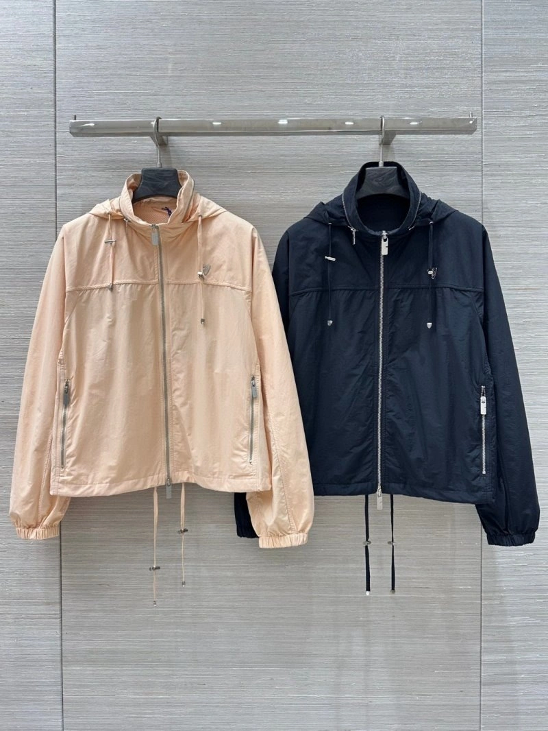 Timeless Burberry Outwear 99197