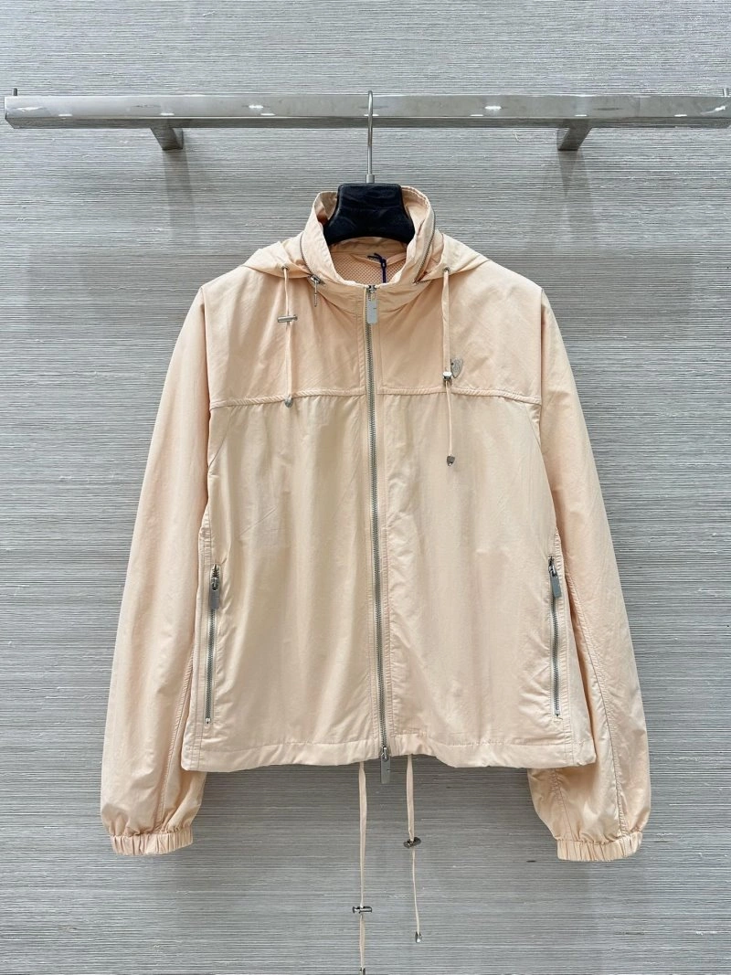 Timeless Burberry Outwear 99197