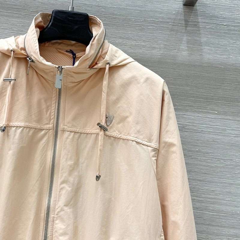 Timeless Burberry Outwear 99197