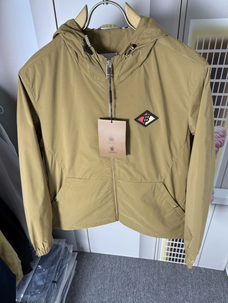 Timeless Burberry Outwear 102771
