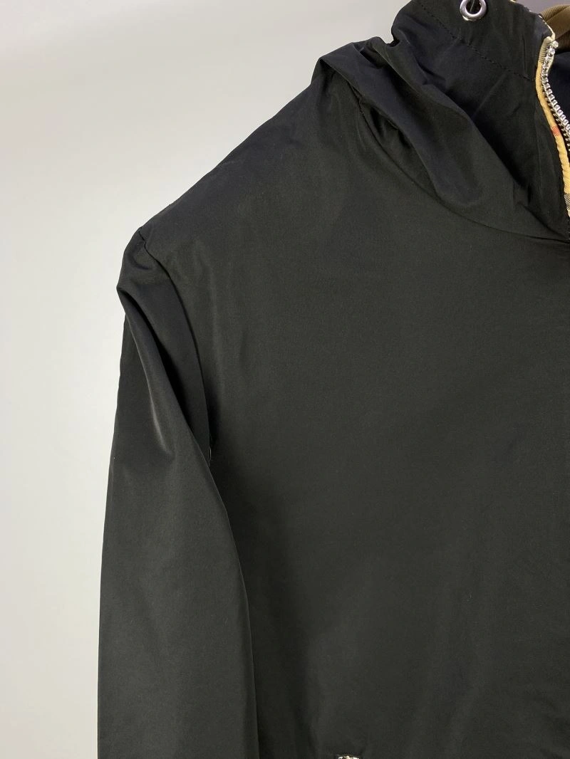 Resilient Burberry Outwear 102744